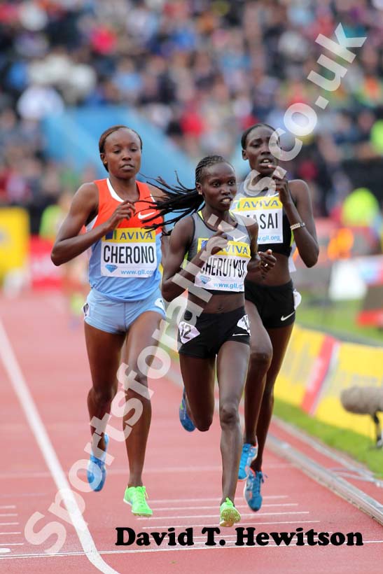 Vivian Cheruiyot leads in the 5000 metres, 2012 Samsung Diamond League, Crystal Palace, London.